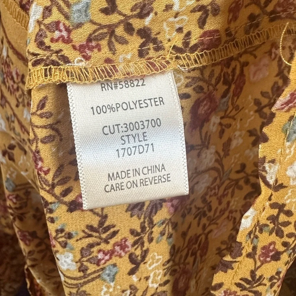 MAX STUDIO Front Tie Long Sleeve Floral Blouse Size: L - Picture 5 of 7